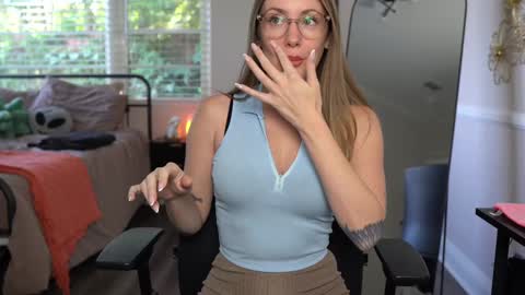 Emma Ruby online show from 12/05/24, 06:00