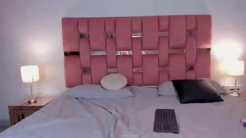 emma_saenz01 online show from 01/09/25, 03:36