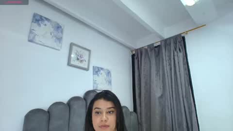 Snapshot of emma_saenz01 chatting on 05/24/26, 01:54 emma_saenz01 online show from 05/24/26, 01:54