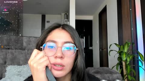 Snapshot of emma_sandovaal chatting on 12/18/24, 05:31 Emma online show from 12/18/24, 05:31