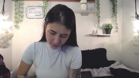 Snapshot of emma_sweethot chatting on 03/05/26, 07:10 Emma Black online show from 03/05/26, 07:10