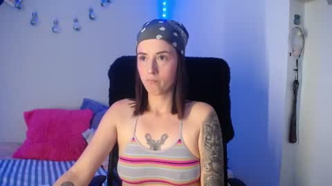 Snapshot of emma_sweethot chatting on 06/24/26, 05:56 Emma Black online show from 06/24/26, 05:56