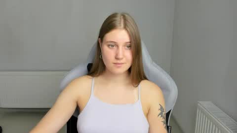 Snapshot of emma_sweettyy chatting on 07/09/26, 06:28 Emma online show from 07/09/26, 06:28