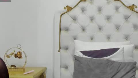 Snapshot of emma_swit chatting on 02/23/26, 03:37 emma swit online show from 02/23/26, 03:37