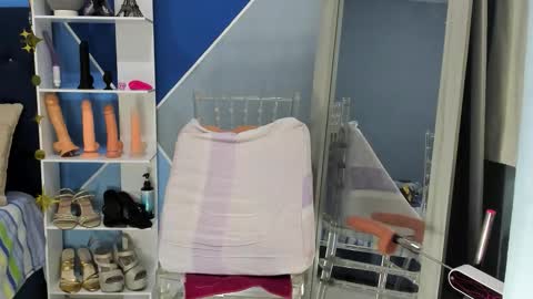 Snapshot of emma_ucros chatting on 12/18/25, 11:00 Emma Ucros online show from 12/18/25, 11:00