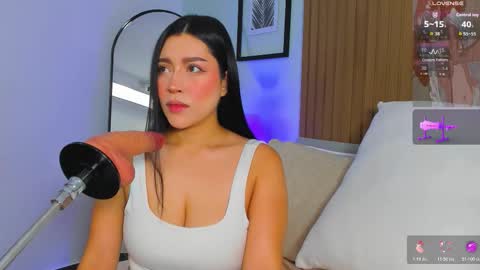 Snapshot of emma_walton_ chatting on 03/05/26, 11:39 online show from 03/05/26, 11:39