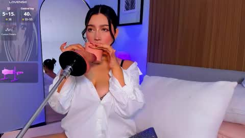 Snapshot of emma_walton_ chatting on 03/07/26, 12:02 online show from 03/07/26, 12:02