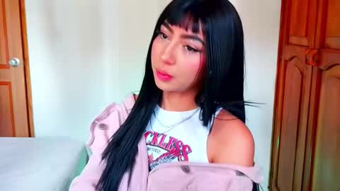 Snapshot of emma_web_ chatting on 11/01/25, 04:20 Emma web online show from 11/01/25, 04:20