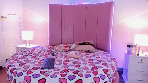 emma_whitee_ online show from 01/15/25, 03:07