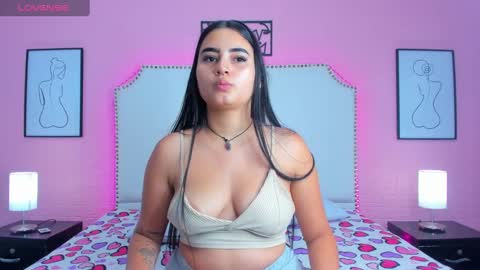 emma_whitee_ online show from 11/01/25, 01:02