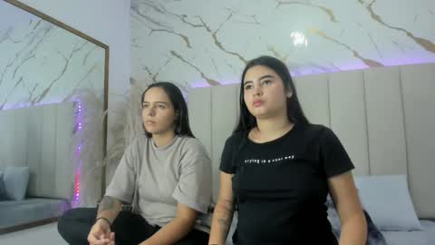 emma_whitee_ online show from 11/30/25, 12:31