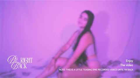 Snapshot of emma_whitee_ chatting on 12/16/25, 12:21 emma_whitee_ online show from 12/16/25, 12:21