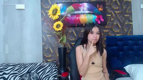 Snapshot of emma_willians_ chatting on 10/12/25, 08:19 EMMA online show from 10/12/25, 08:19