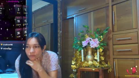 Snapshot of emma_xue chatting on 02/11/25, 09:56 Emma online show from 02/11/25, 09:56