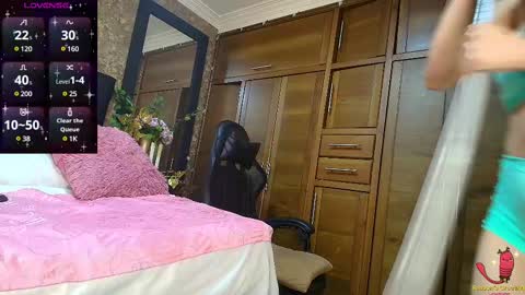 Snapshot of emma_xue chatting on 02/23/25, 01:35 Emma online show from 02/23/25, 01:35