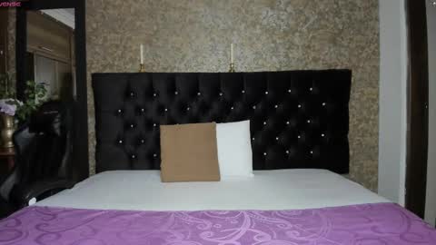 Snapshot of emma_xue chatting on 03/11/25, 01:48 Emma online show from 03/11/25, 01:48