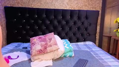 Snapshot of emma_xue chatting on 09/22/25, 07:05 Emma online show from 09/22/25, 07:05