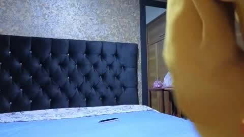 Snapshot of emma_xue chatting on 10/13/25, 10:15 Emma online show from 10/13/25, 10:15