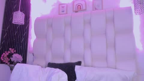 Snapshot of emmaa00_ chatting on 04/06/26, 06:31 emmaa00_ online show from 04/06/26, 06:31