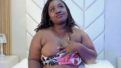 Snapshot of emmabrantt_ chatting on 06/23/26, 04:10 EmmaBrantt online show from 06/23/26, 04:10