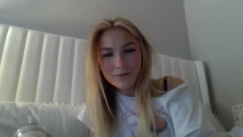 Snapshot of emmabrooksxo chatting on 02/26/26, 12:53 Emmaxbrooksxo online show from 02/26/26, 12:53