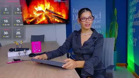 Snapshot of emmacollins01 chatting on 04/08/26, 01:33 Emma online show from 04/08/26, 01:33