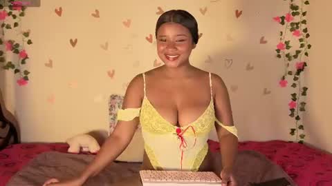 Snapshot of emmaconneer chatting on 07/25/26, 01:25 Emma online show from 07/25/26, 01:25