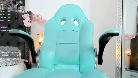 Snapshot of emmacrush chatting on 12/11/24, 01:37 Welcome Im yosein Your love is my passion activate it with your tips and enjoy with me online show from 12/11/24, 01:37