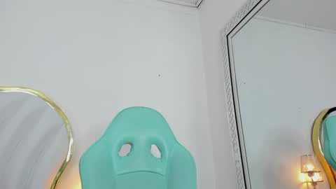 Snapshot of emmacrush chatting on 01/31/25, 11:56 Welcome Im yosein Your love is my passion activate it with your tips and enjoy with me online show from 01/31/25, 11:56