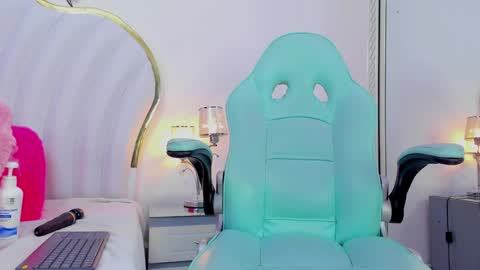 Snapshot of emmacrush chatting on 02/07/25, 01:36 Welcome Im yosein Your love is my passion activate it with your tips and enjoy with me online show from 02/07/25, 01:36