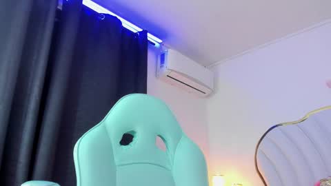 Snapshot of emmacrush chatting on 02/23/25, 12:41 Welcome Im yosein Your love is my passion activate it with your tips and enjoy with me online show from 02/23/25, 12:41