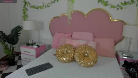 Snapshot of emmacrush chatting on 10/02/25, 09:33 Welcome Im yosein Your love is my passion activate it with your tips and enjoy with me online show from 10/02/25, 09:33