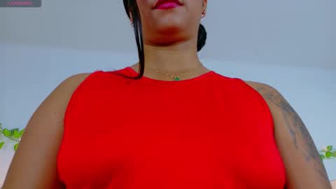 Snapshot of emmacrush chatting on 10/17/25, 09:50 Welcome Im yosein Your love is my passion activate it with your tips and enjoy with me online show from 10/17/25, 09:50