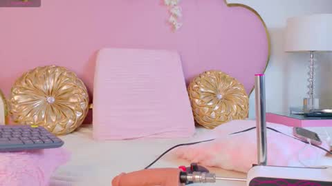 Snapshot of emmacrush chatting on 10/24/25, 10:39 Welcome Im yosein Your love is my passion activate it with your tips and enjoy with me online show from 10/24/25, 10:39