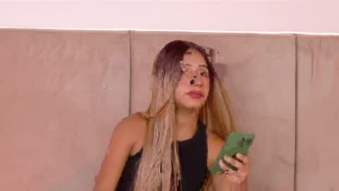 Snapshot of emmadalton chatting on 04/10/26, 04:33 E M M A online show from 04/10/26, 04:33