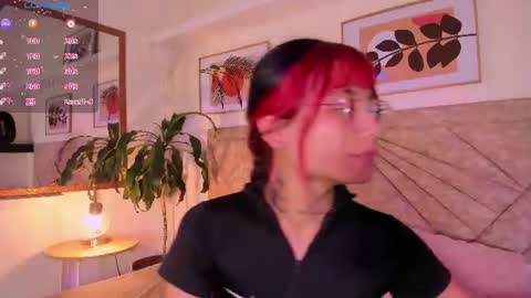 Snapshot of emmaduff_ chatting on 06/15/26, 11:45 online show from 06/15/26, 11:45