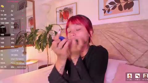 Snapshot of emmaduff_ chatting on 06/20/26, 11:57 online show from 06/20/26, 11:57
