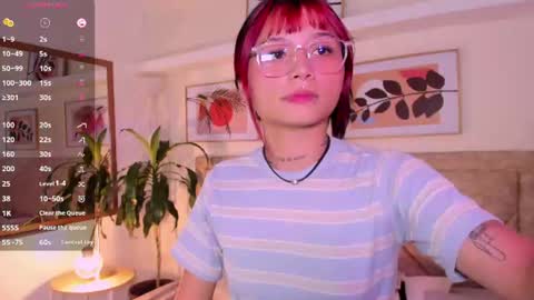 Snapshot of emmaduff_ chatting on 07/18/26, 08:01 online show from 07/18/26, 08:01