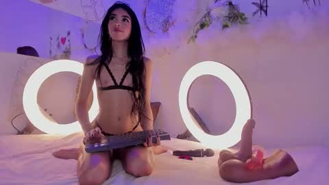 Emma Duque online show from 11/30/25, 10:52