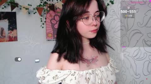 Snapshot of emmae__ chatting on 04/10/26, 06:40 Emma online show from 04/10/26, 06:40