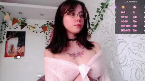 Snapshot of emmae__ chatting on 04/19/26, 04:56 Emma online show from 04/19/26, 04:56