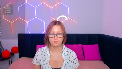 Snapshot of emmaethereal chatting on 04/21/26, 01:42 Emma 3 online show from 04/21/26, 01:42