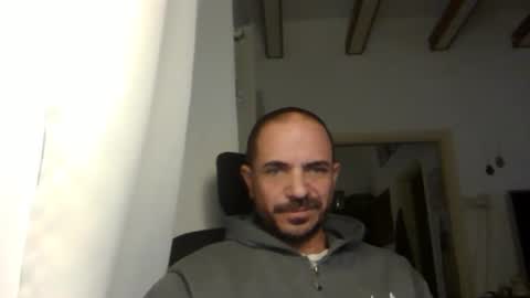 Ariel online show from 12/15/24, 04:51