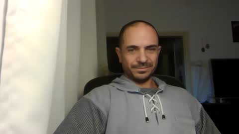 Ariel online show from 12/25/24, 02:23