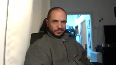 Snapshot of emmagold123 chatting on 01/05/25, 08:10 Ariel online show from 01/05/25, 08:10