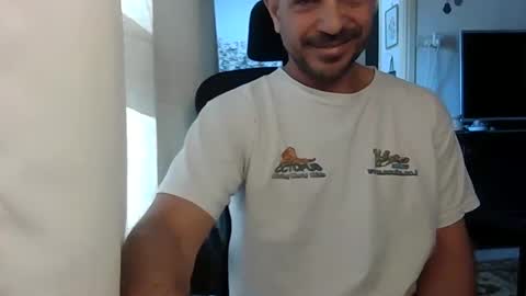 Snapshot of emmagold123 chatting on 01/09/25, 08:45 Ariel online show from 01/09/25, 08:45