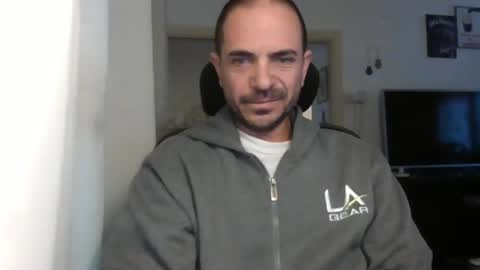 Snapshot of emmagold123 chatting on 01/11/25, 06:03 Ariel online show from 01/11/25, 06:03