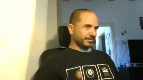 Snapshot of emmagold123 chatting on 02/08/25, 11:33 Ariel online show from 02/08/25, 11:33