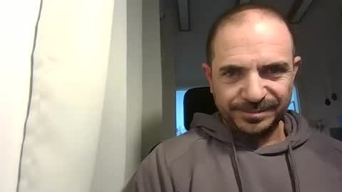 Snapshot of emmagold123 chatting on 02/10/25, 04:47 Ariel online show from 02/10/25, 04:47