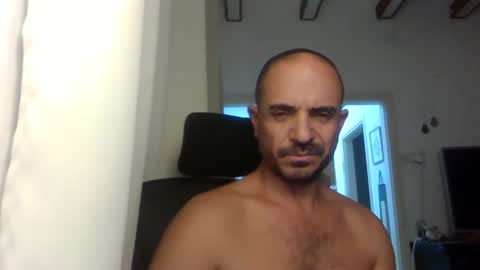 Snapshot of emmagold123 chatting on 09/09/25, 09:03 Ariel online show from 09/09/25, 09:03